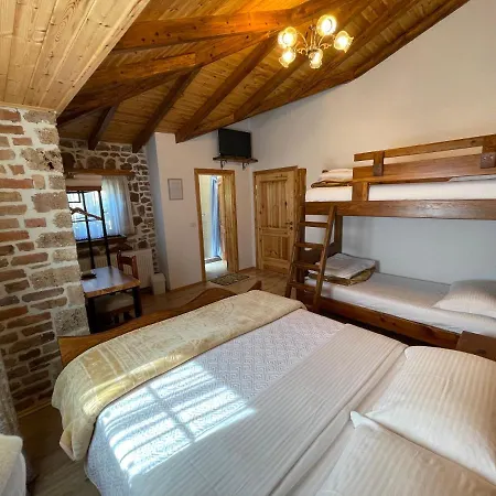 Guest house Bujtina Liana *