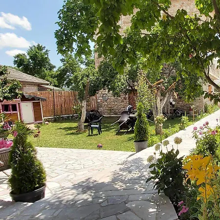 Guest house Bujtina Liana *
