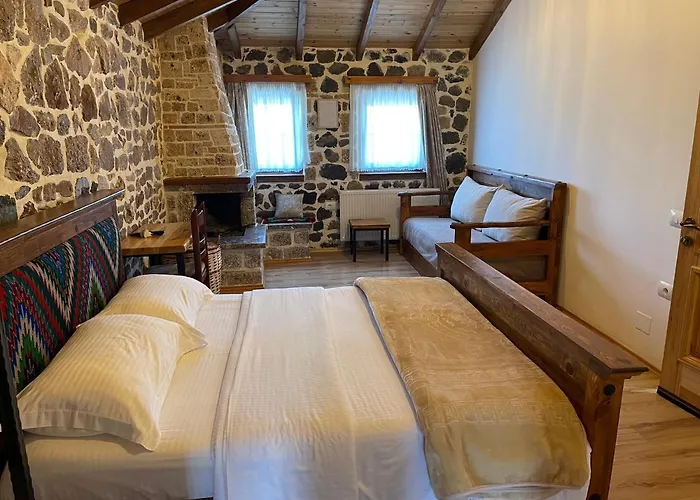 Bujtina Liana 4*