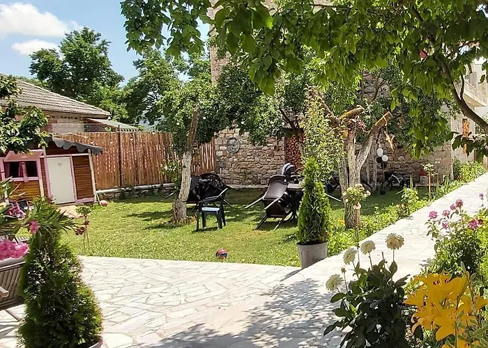 Guest house Bujtina Liana 4*