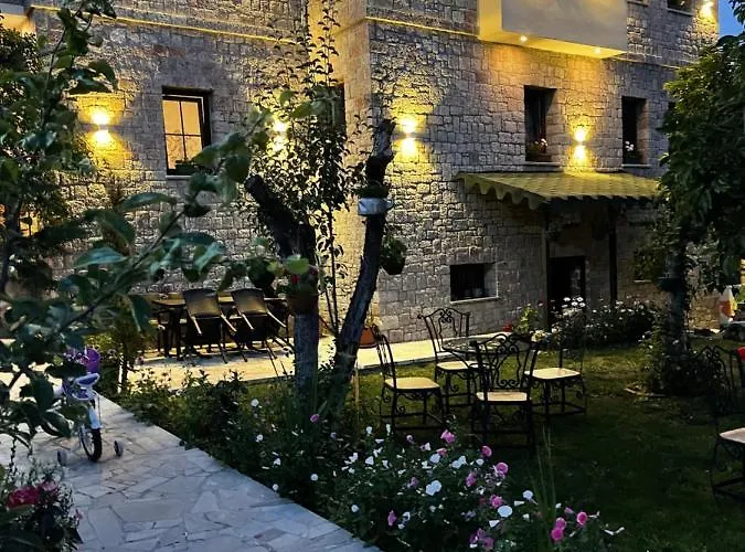 Bujtina Liana 4*