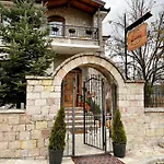 Bujtina Liana 4*