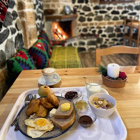 Bujtina Liana بيت ضيافة