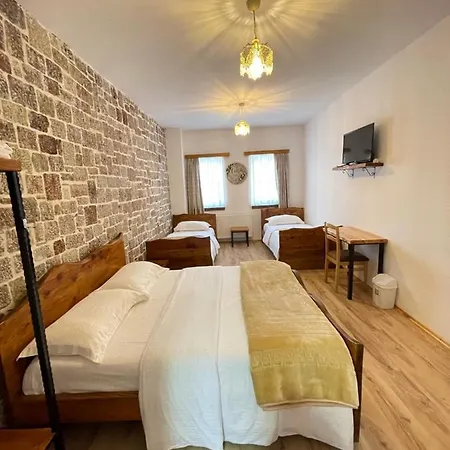 Bujtina Liana 4*