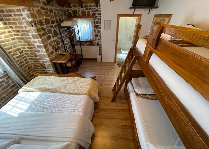 Bujtina Liana Voskopojë