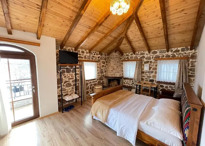Bujtina Liana Voskopojë